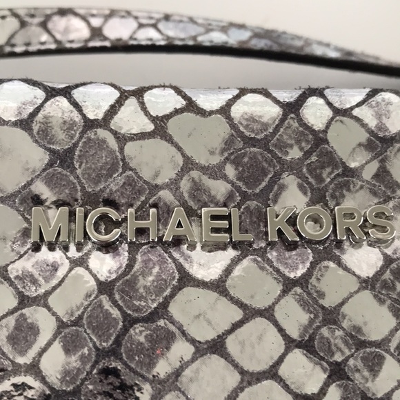 Michael Kors Metallic Embossed leather shoulder bag - Picture 3 of 10
